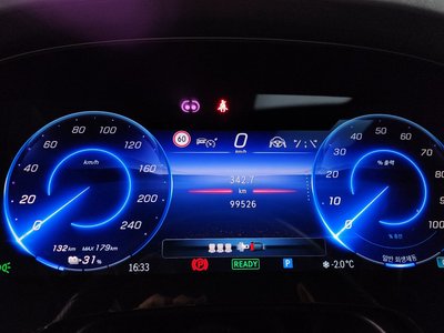 MERCEDES-BENZ EQS - 8