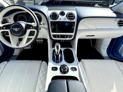 BENTLEY BENTAYGA - 7
