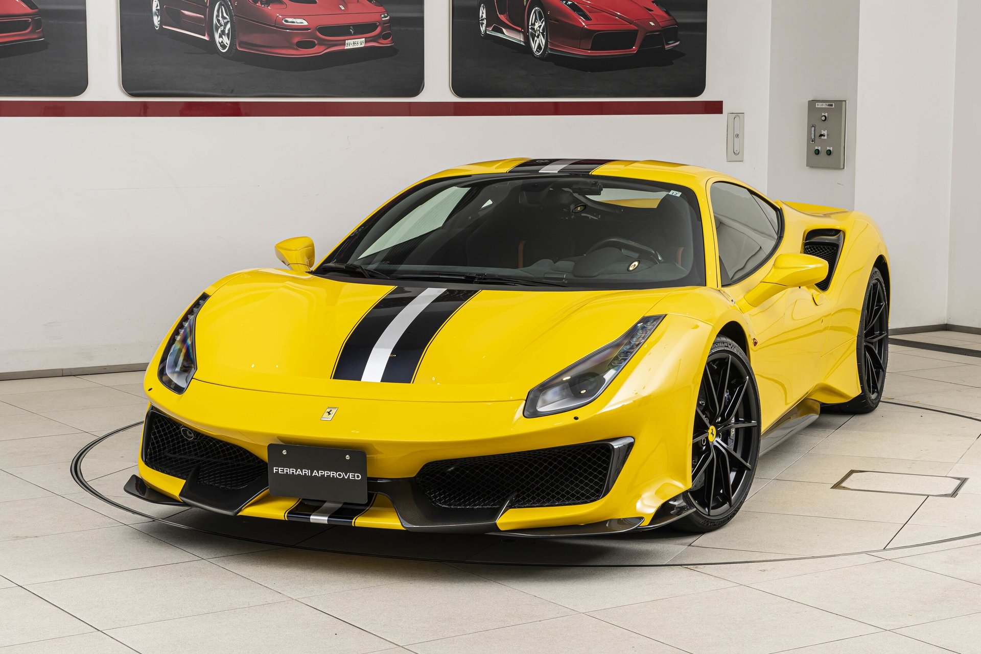FERRARI 488 PISTA - View 1