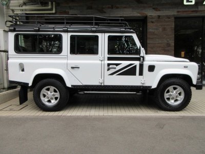 LAND ROVER DEFENDER - 4