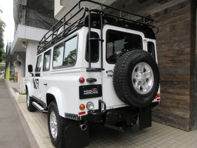 LAND ROVER DEFENDER - 9