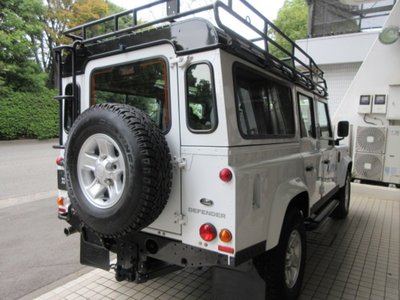 LAND ROVER DEFENDER - 8