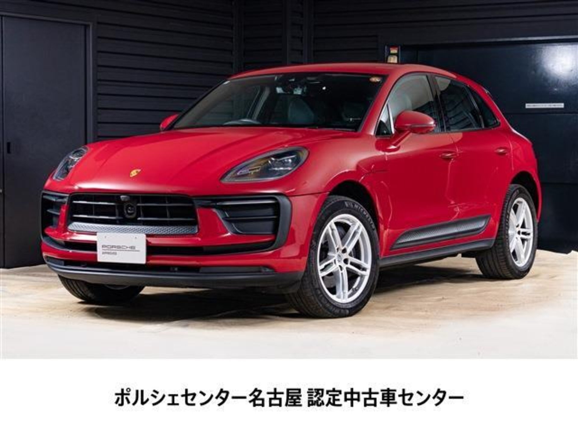 PORSCHE MACAN - View 1