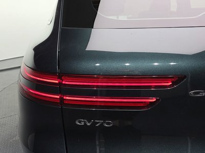 صورة 10 لـ 2021 Genesis GV70