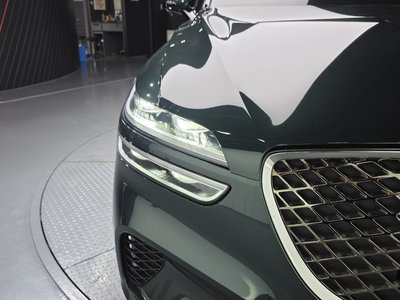 صورة 9 لـ 2021 Genesis GV70