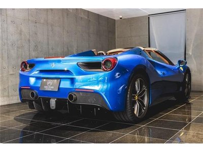 FERRARI 488 - 8