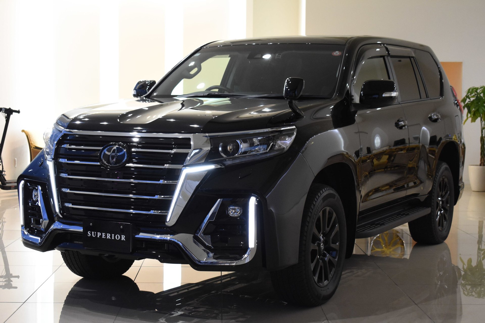 TOYOTA LAND CRUISER PRADO - View 1