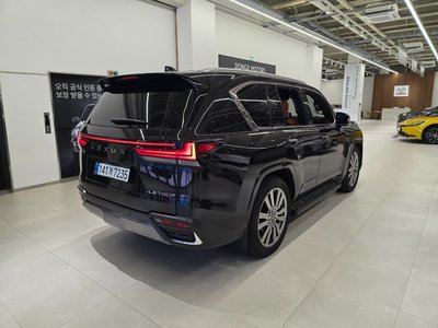 2026 Lexus LX photo 4