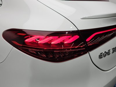 صورة 10 لـ 2022 Mercedes-BENZ EQE