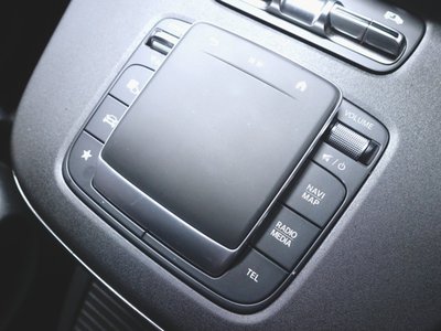 2025 Mercedes-BENZ V-CLASS — миниатюра 19