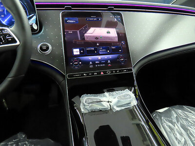 MERCEDES-BENZ EQE - 9