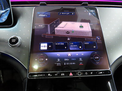 MERCEDES-BENZ EQE - 10