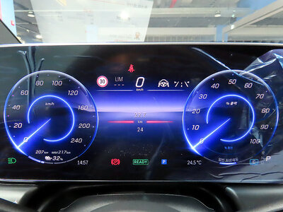 MERCEDES-BENZ EQE - 5