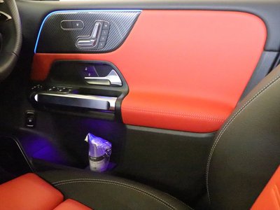2025 Mercedes-BENZ GLB — миниатюра 17
