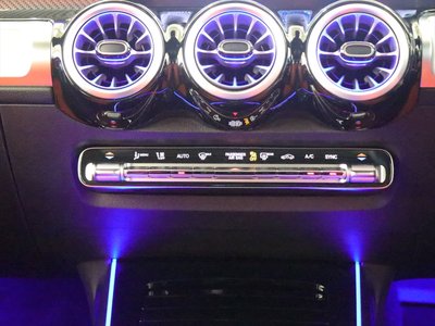 2025 Mercedes-BENZ GLB — миниатюра 15