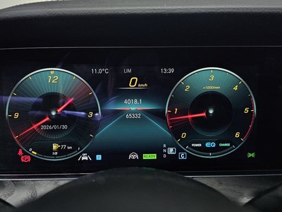 MERCEDES-BENZ E-CLASS - 8