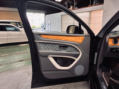 صورة 13 لـ 2022 Bentley BENTAYGA