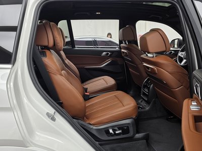 2025 BMW X7 缩略图 18