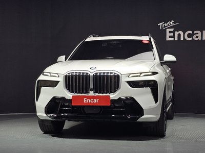 2025 BMW X7 照片 2