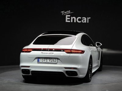 PORSCHE PANAMERA - 3