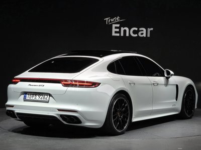 PORSCHE PANAMERA - 4