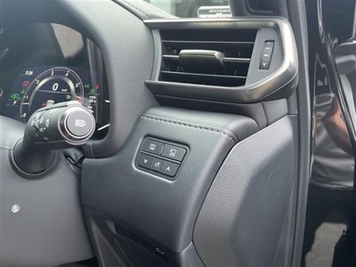 2023 Lexus LX thumbnail 14