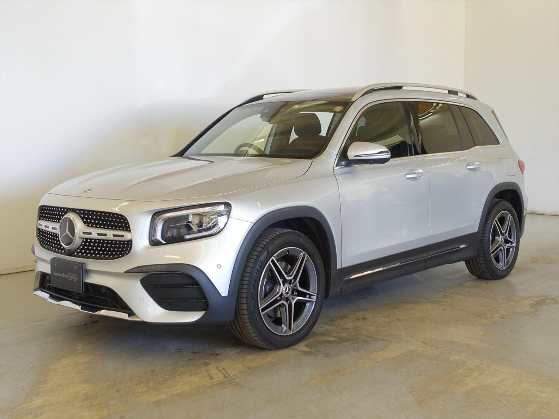 MERCEDES-BENZ GLB - View 1