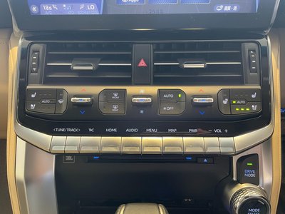 2024 Toyota LAND CRUISER 300 — миниатюра 25