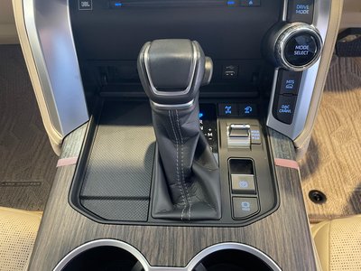 2024 Toyota LAND CRUISER 300 — миниатюра 15