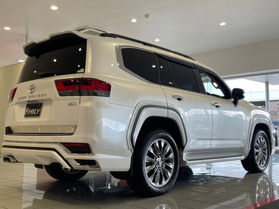 2024 Toyota LAND CRUISER 300 — миниатюра 9
