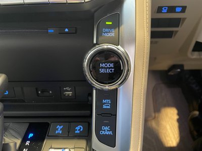 2024 Toyota LAND CRUISER 300 — миниатюра 27