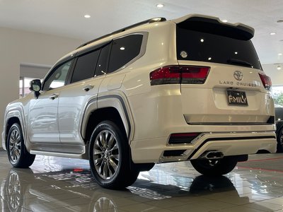 2024 Toyota LAND CRUISER 300 — миниатюра 8