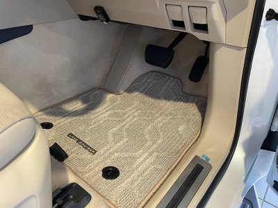 2024 Toyota LAND CRUISER 300 — миниатюра 38