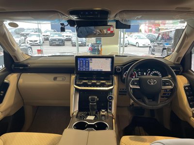 2024 Toyota LAND CRUISER 300 — миниатюра 10