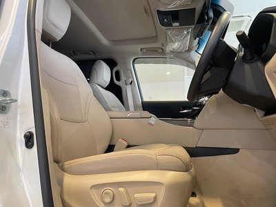 2024 Toyota LAND CRUISER 300 — миниатюра 12