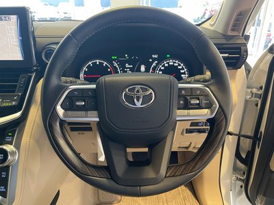 2024 Toyota LAND CRUISER 300 — миниатюра 11