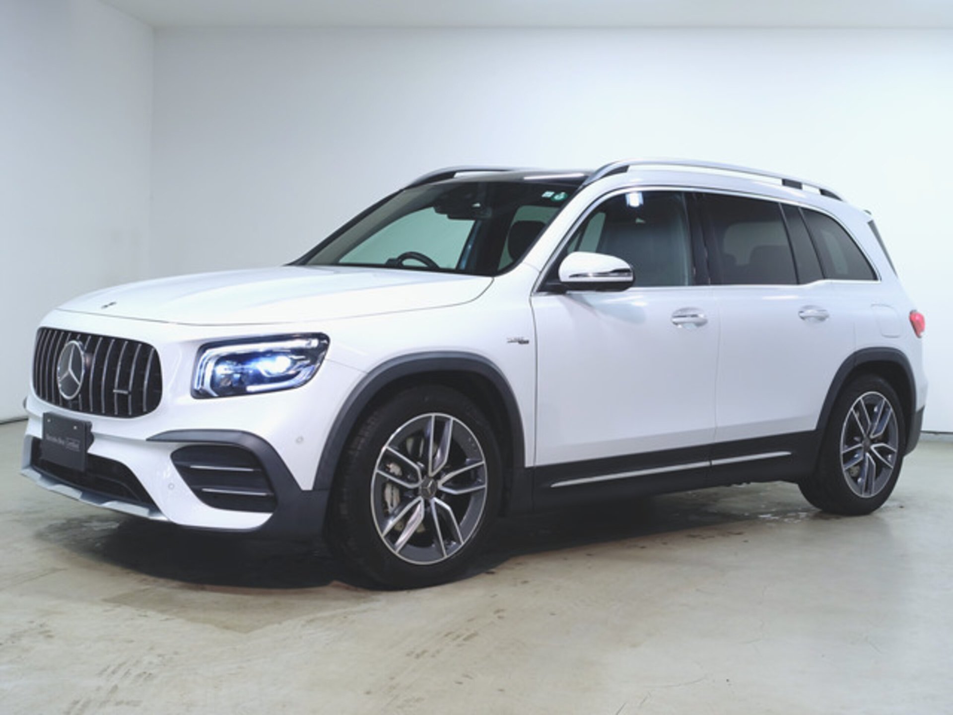 MERCEDES-BENZ GLB AMG - View 1