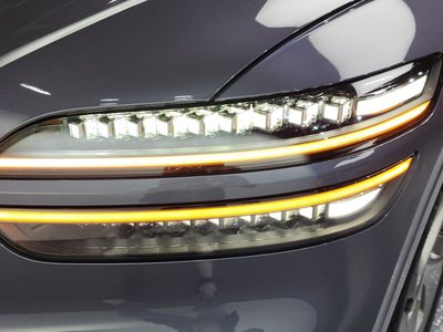 صورة 9 لـ 2025 Genesis GV70