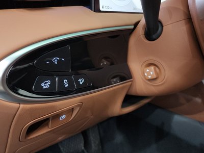 2025 Genesis GV70 thumbnail 28