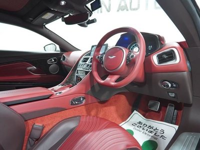 ASTON MARTIN DB11 - 5