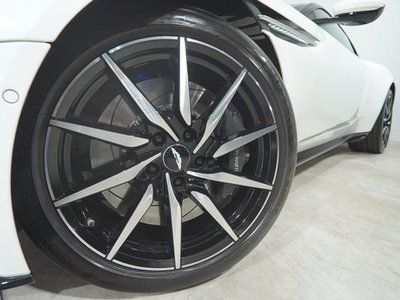 ASTON MARTIN DB11 - 6