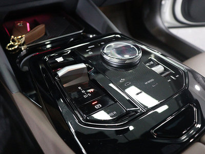 2023 BMW 5 SERIES — миниатюра 18