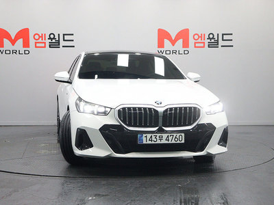 2023 BMW 5 SERIES — фото 2