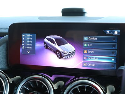 2025 Mercedes-BENZ GLA — миниатюра 24