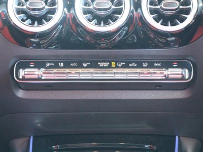2025 Mercedes-BENZ GLA — миниатюра 25