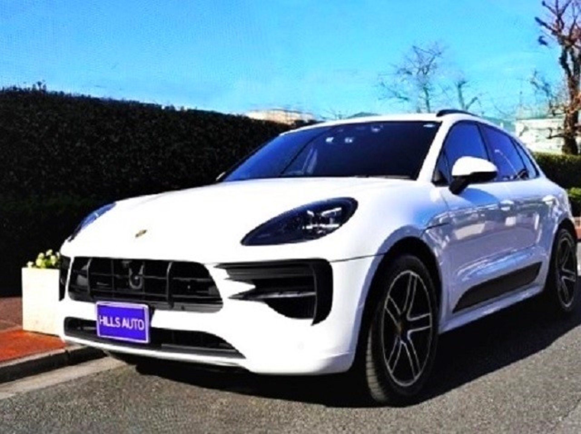 PORSCHE MACAN - View 1