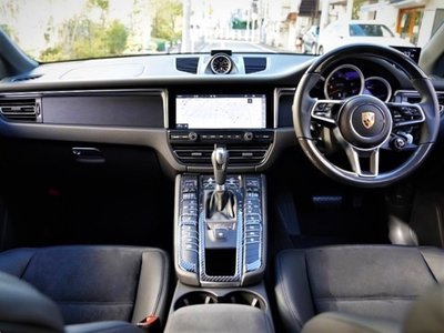 PORSCHE MACAN - 9