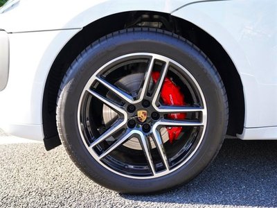 PORSCHE MACAN - 4