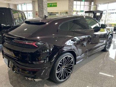 LAMBORGHINI URUS - 9