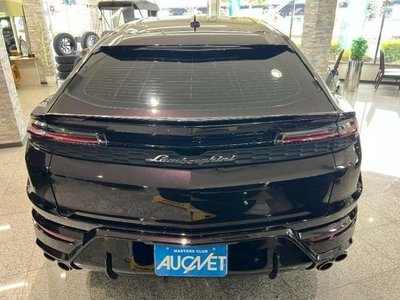 LAMBORGHINI URUS - 10